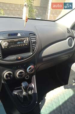 Хэтчбек Hyundai i10 2013 в 