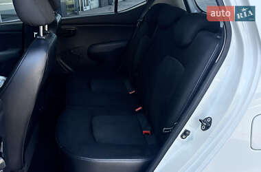 Хэтчбек Hyundai i10 2011 в 