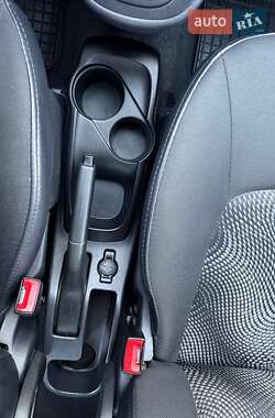 Хэтчбек Hyundai i10 2013 в 