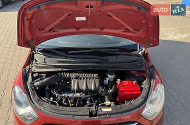 Хэтчбек Hyundai i10 2012 в 