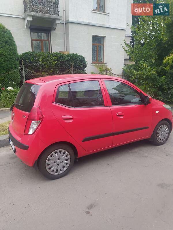 Хэтчбек Hyundai i10 2010 в Львове