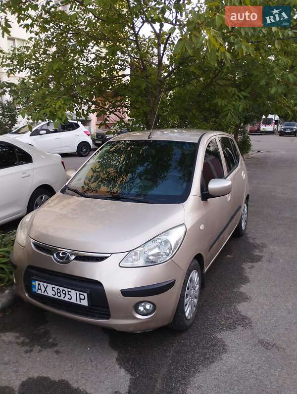 Хэтчбек Hyundai i10 2009 в 
