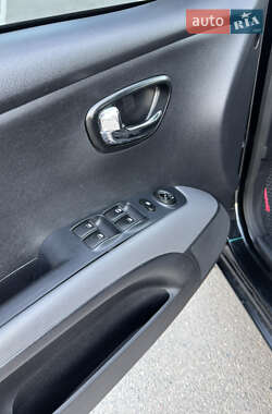Хэтчбек Hyundai i10 2011 в 