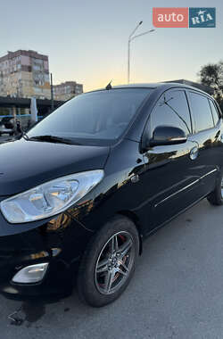 Хэтчбек Hyundai i10 2011 в 