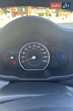 Хэтчбек Hyundai i10 2012 в 