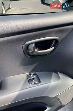 Хэтчбек Hyundai i10 2012 в 