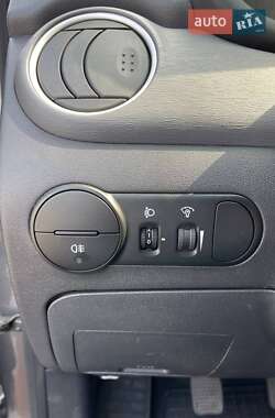 Хэтчбек Hyundai i10 2012 в 