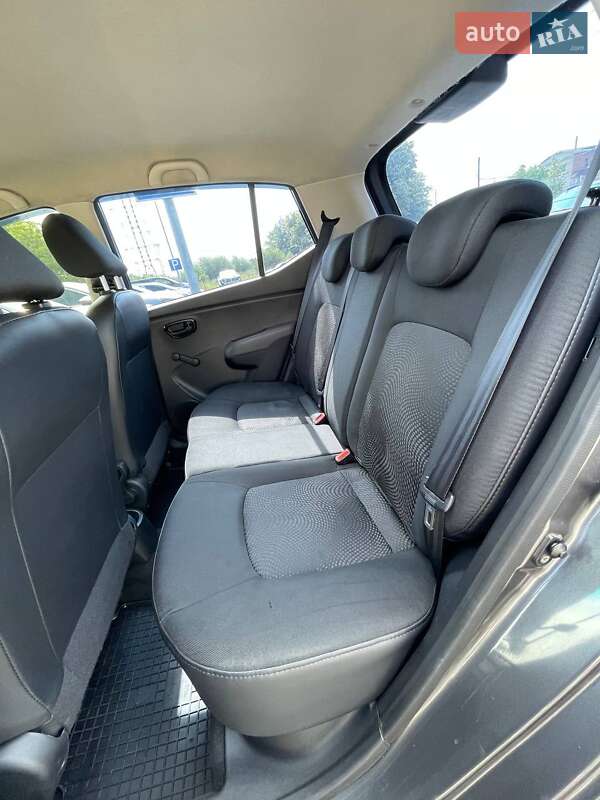 Хэтчбек Hyundai i10 2012 в Львове