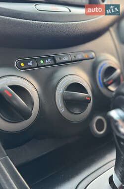 Хэтчбек Hyundai i10 2011 в 