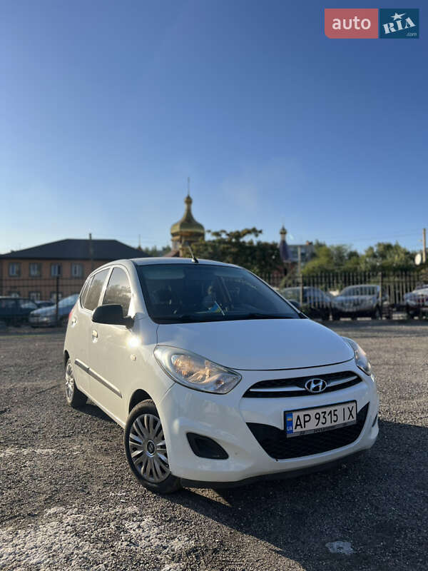Хэтчбек Hyundai i10 2011 в 