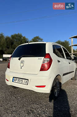 Хэтчбек Hyundai i10 2011 в 