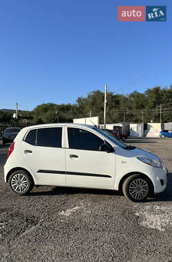 Хэтчбек Hyundai i10 2011 в 
