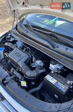 Хэтчбек Hyundai i10 2011 в 