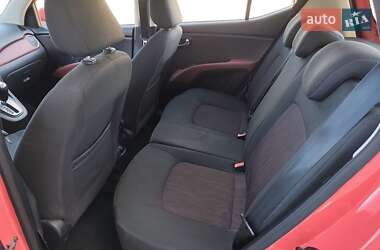 Хэтчбек Hyundai i10 2012 в 