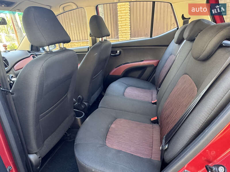 Хэтчбек Hyundai i10 2012 в Киеве