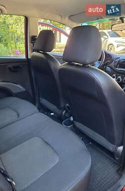 Хэтчбек Hyundai i10 2013 в 