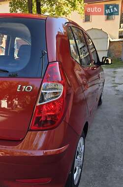 Хэтчбек Hyundai i10 2013 в 