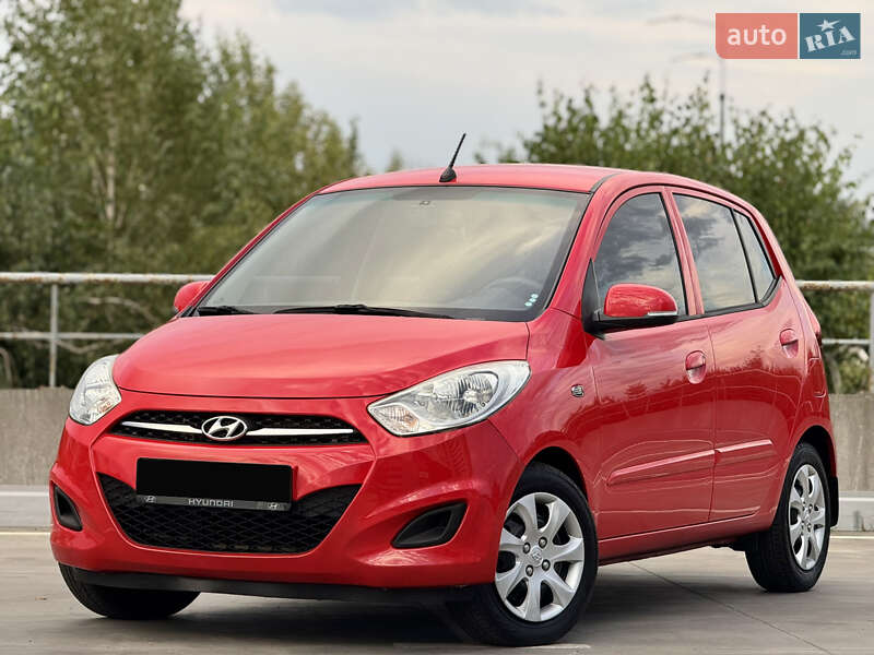 Хэтчбек Hyundai i10 2012 в 