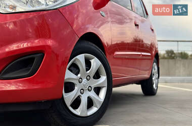 Хэтчбек Hyundai i10 2012 в 