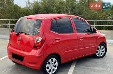 Хэтчбек Hyundai i10 2012 в 