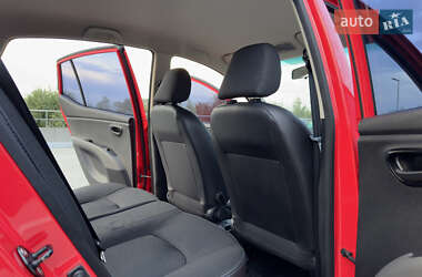 Хэтчбек Hyundai i10 2012 в 
