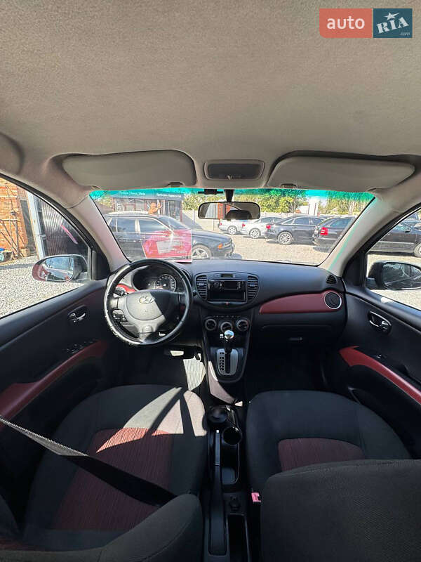 Хэтчбек Hyundai i10 2011 в Дергачах