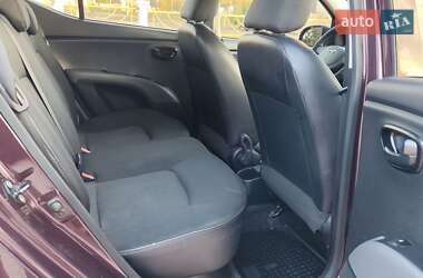 Хэтчбек Hyundai i10 2012 в 