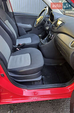 Хэтчбек Hyundai i10 2010 в 