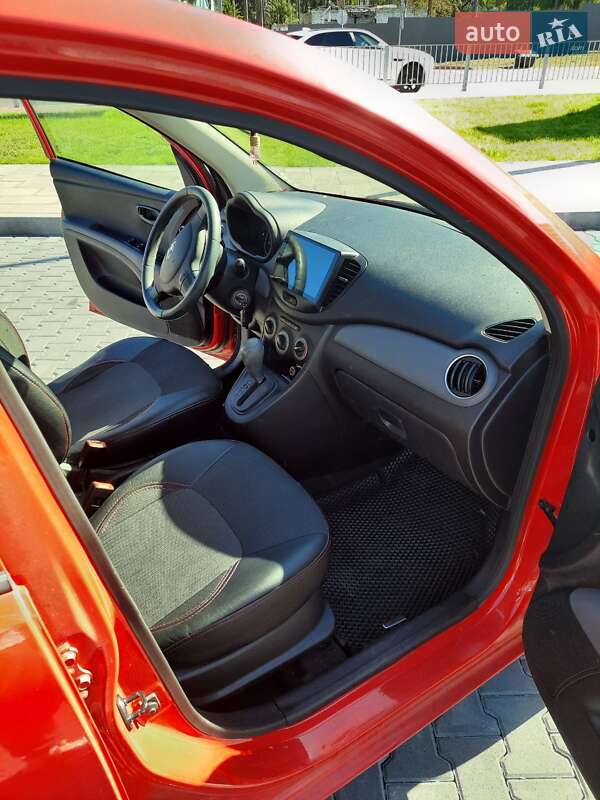 Хэтчбек Hyundai i10 2012 в Ирпене