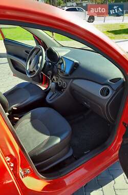 Хэтчбек Hyundai i10 2012 в 
