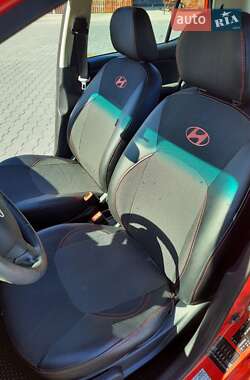 Хэтчбек Hyundai i10 2012 в 