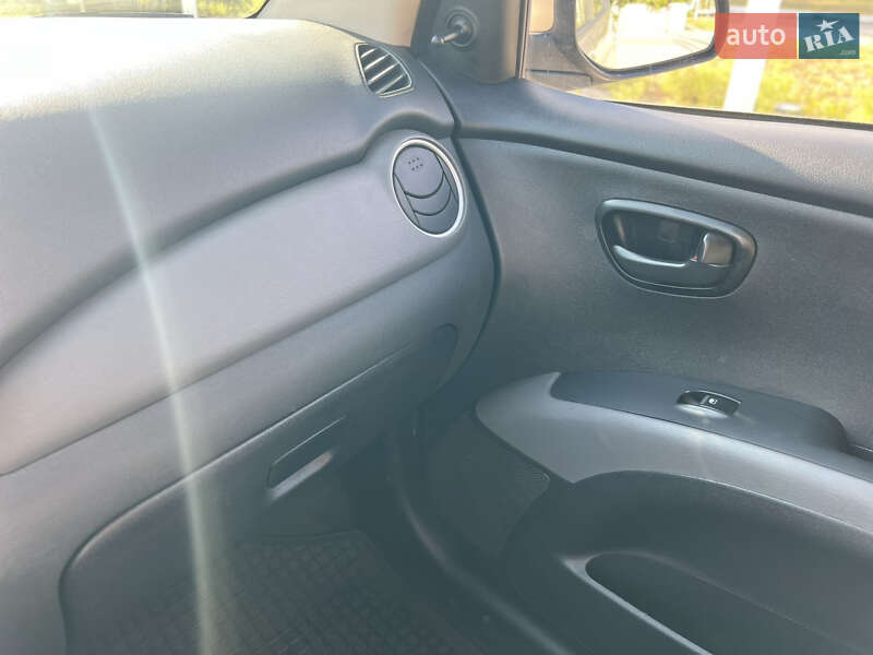 Хэтчбек Hyundai i10 2013 в Харькове фото 15 Хэтчбек Hyundai i10 2013 в Харькове