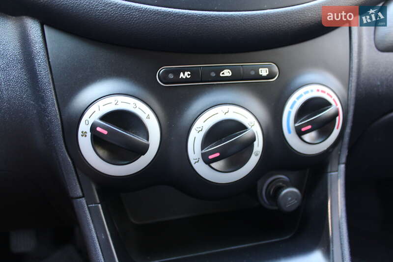 Хэтчбек Hyundai i10 2009 в Трускавце
