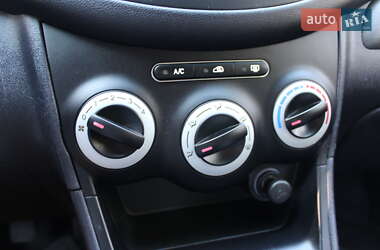 Хэтчбек Hyundai i10 2009 в 