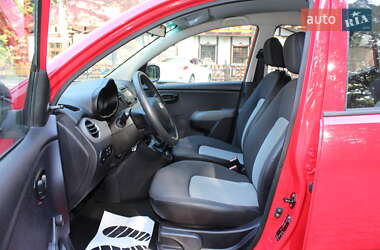 Хэтчбек Hyundai i10 2009 в 