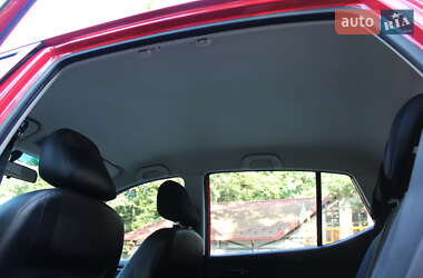 Хэтчбек Hyundai i10 2009 в 