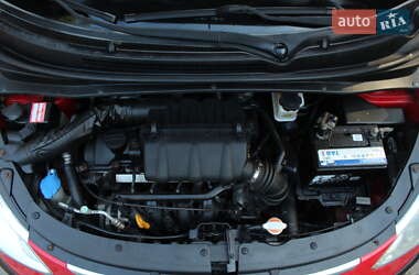 Хэтчбек Hyundai i10 2009 в 