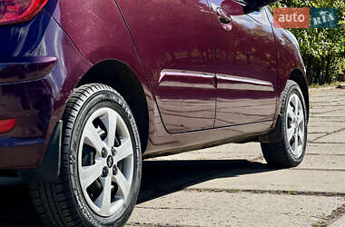 Хэтчбек Hyundai i10 2012 в 