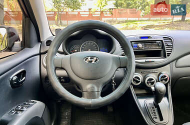 Хэтчбек Hyundai i10 2012 в 