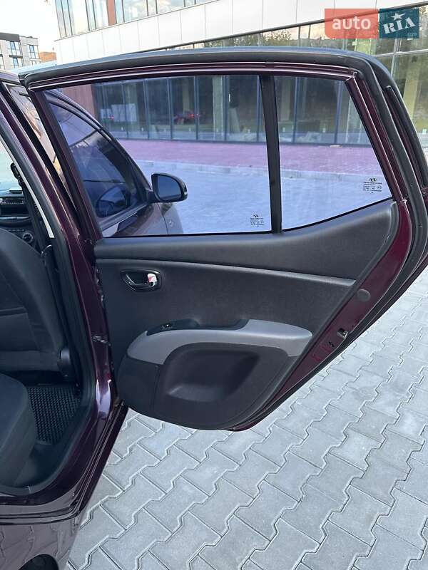 Хэтчбек Hyundai i10 2011 в Ровно