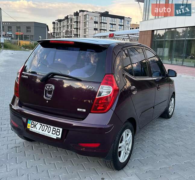 Хэтчбек Hyundai i10 2011 в Ровно