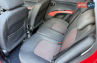 Хэтчбек Hyundai i10 2012 в 