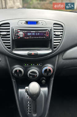 Хэтчбек Hyundai i10 2011 в 