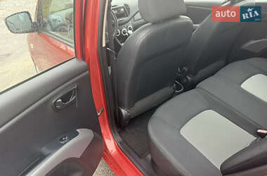 Хэтчбек Hyundai i10 2010 в 