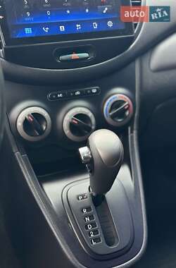 Хэтчбек Hyundai i10 2013 в 