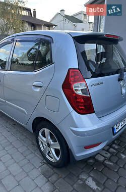 Хэтчбек Hyundai i10 2012 в 
