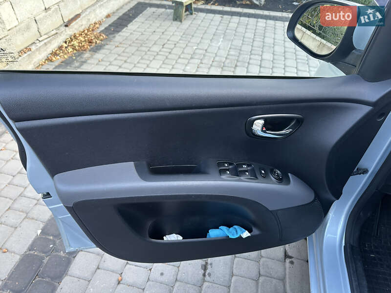 Хэтчбек Hyundai i10 2012 в Запорожье