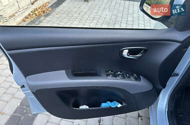 Хэтчбек Hyundai i10 2012 в 