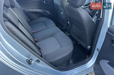 Хэтчбек Hyundai i10 2012 в 