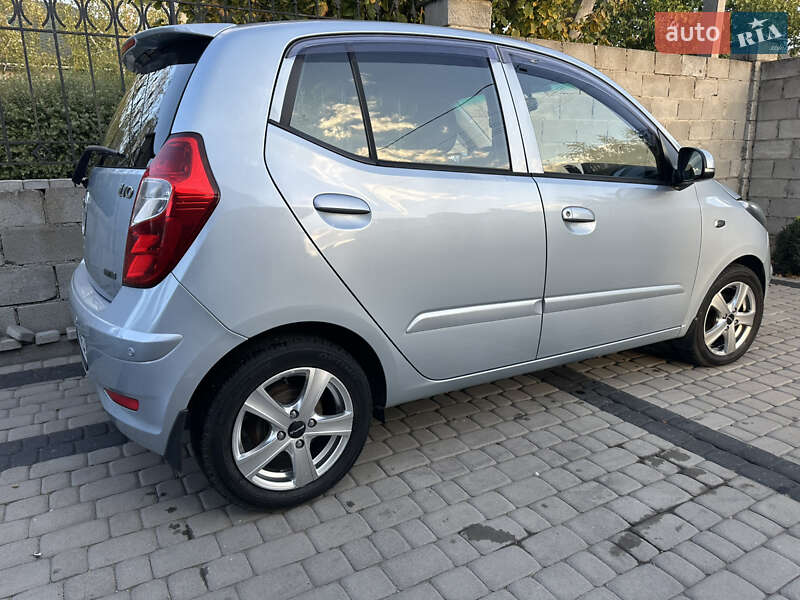 Хэтчбек Hyundai i10 2012 в Запорожье
